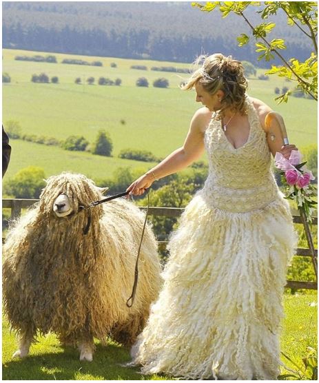 10 Gaun pengantin ini desainnya nyeleneh abis, bikin mikir kemana mana