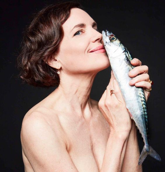 10 Pemotretan seleb dunia bertema cinta ikan, sederhana tapi keren