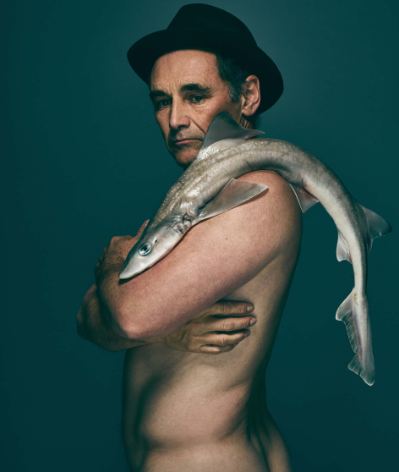 10 Pemotretan seleb dunia bertema cinta ikan, sederhana tapi keren