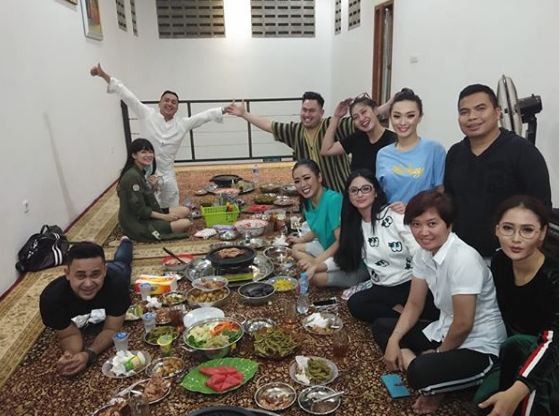 Keseruan pedangdut Tanah Air dinner di rumah Soimah, hangat banget