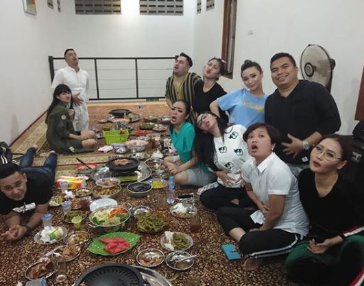 Keseruan pedangdut Tanah Air dinner di rumah Soimah, hangat banget