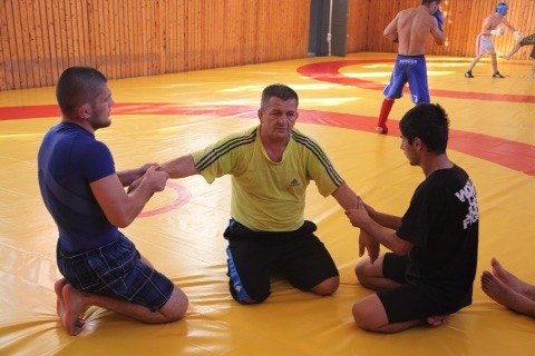 5 Fakta Abdulmanap, ayah Khabib yang membawa putranya jadi pemenang