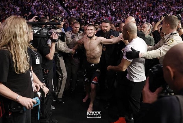 Ini kehebohan Khabib & teman-temannya nonton ulang kalahkan McGregor