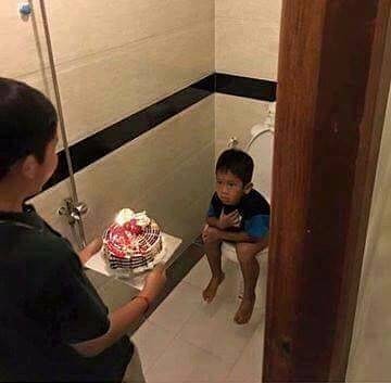 7 Tingkah absurd orang di toilet ini bikin nggak jadi kebelet