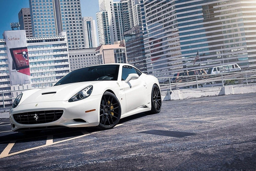 Adu keren 5 koleksi mobil Khabib vs McGregor, harganya bikin melongo