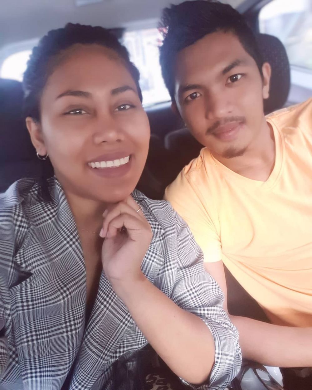 Segera menikah, ini 6 momen kemesraan Evi Masamba dan kekasihnya