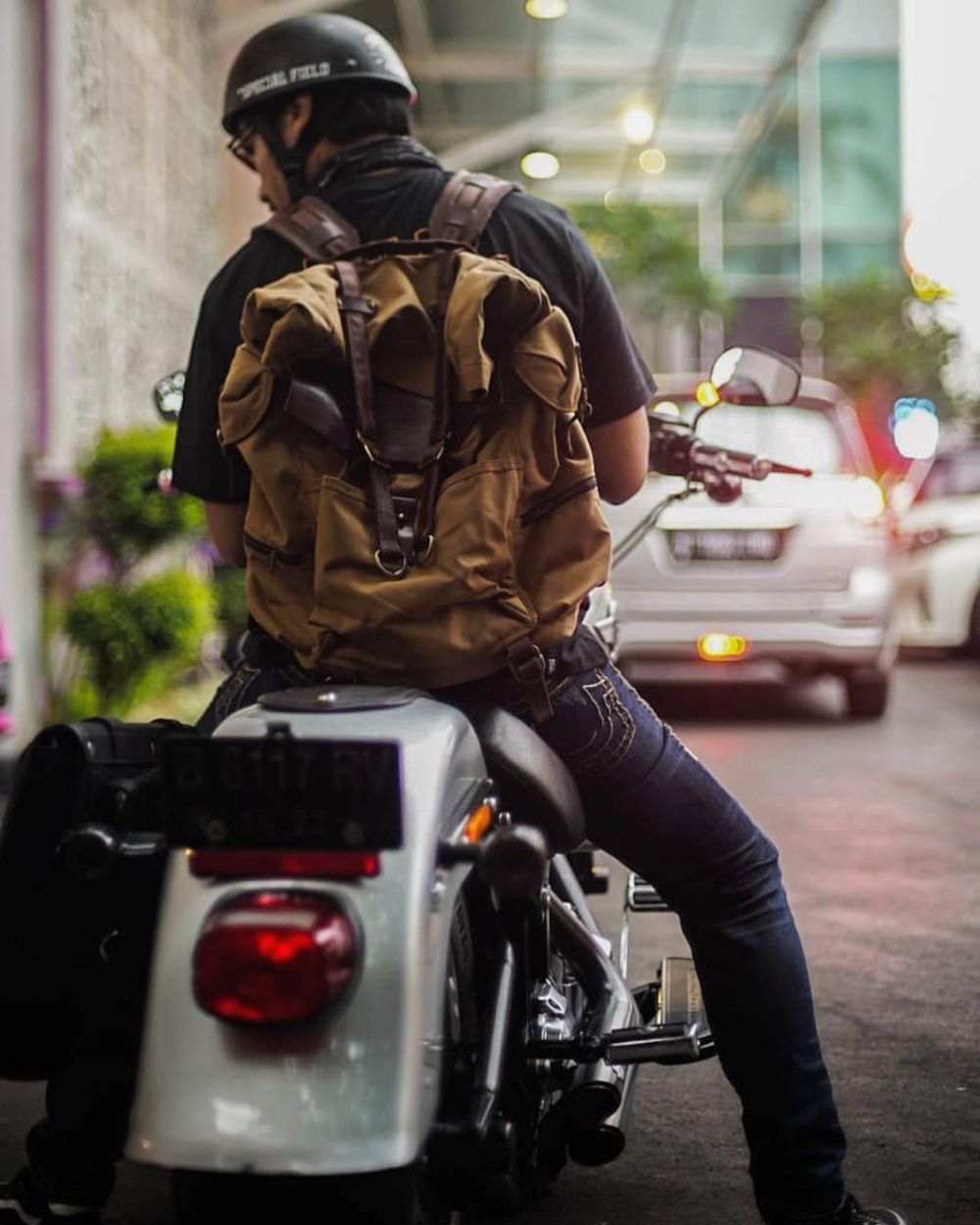 10 Potret Chicco Jerikho saat mengendarai motor gede, makin macho