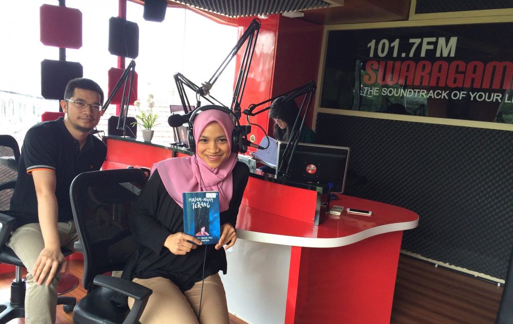 10 Gaya Tasniem Rais, putri yang dampingi Amien Rais diperiksa polisi