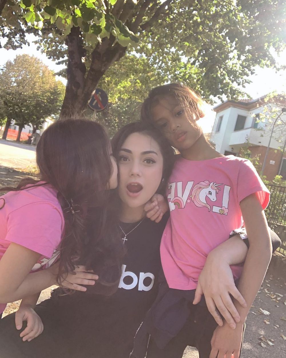 Pulang kampung, ini 10 momen Celine Evangelista momong anak di Italia