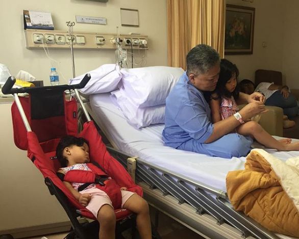 10 Kenangan haru mendiang istri Indro asuh cucu meski sakit berat