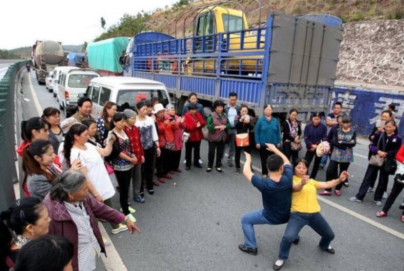 8 Potret penyebab kemacetan ini absurd abis, bikin geleng kepala