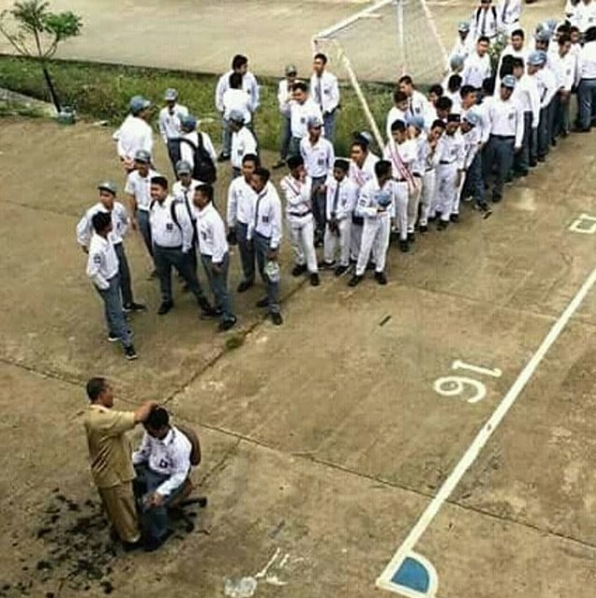 12 Momen 'dihukum guru' ini bikin kamu nostalgia ke zaman sekolah