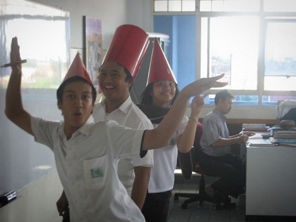 12 Momen 'dihukum guru' ini bikin kamu nostalgia ke zaman sekolah