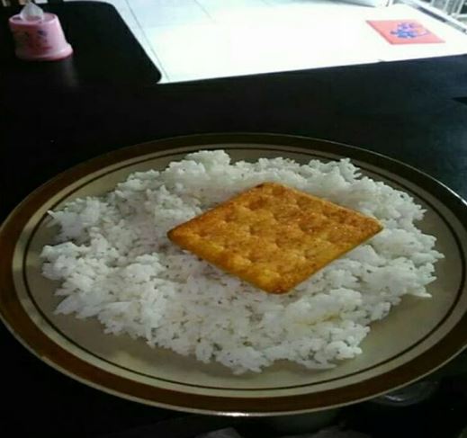 10 Potret cara makan nyeleneh ini bikin geleng-geleng kepala