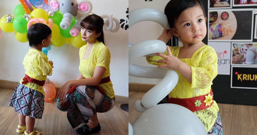 Potret cantik putri Chelsea Olivia pakai kebaya, kembaran sama ibunya