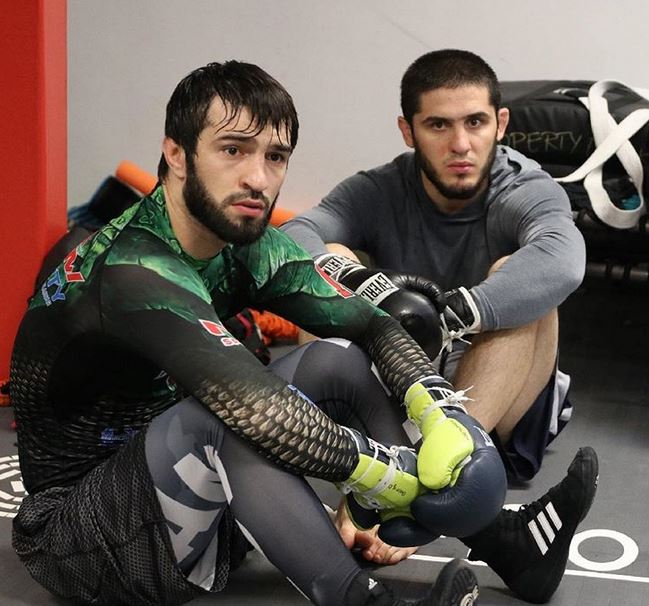 10 Potret Zubaira Tukhugov, atlet tampan Rusia yang serang McGregor