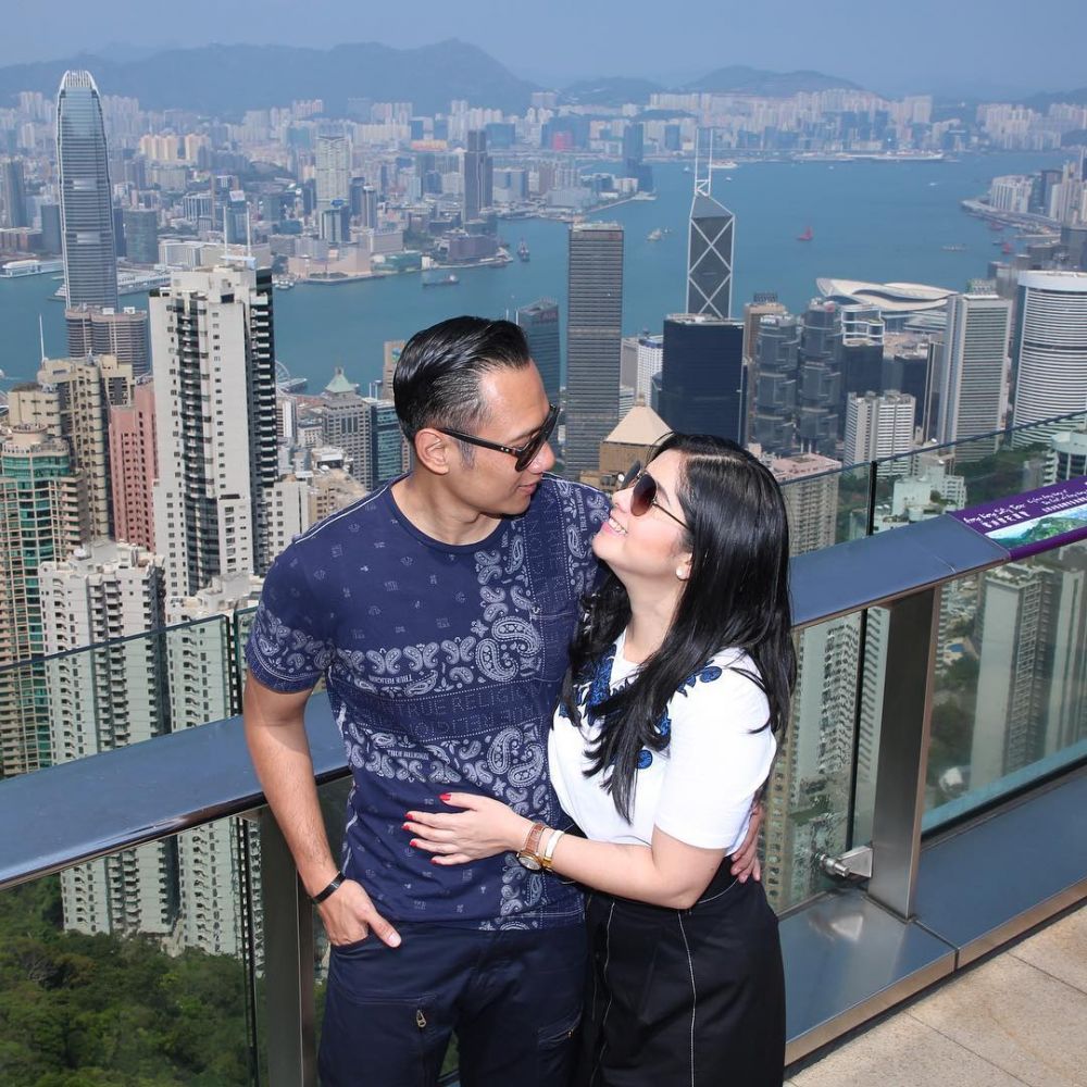 Momen mesra 9 politisi & istri ini romantisnya bak pasangan muda