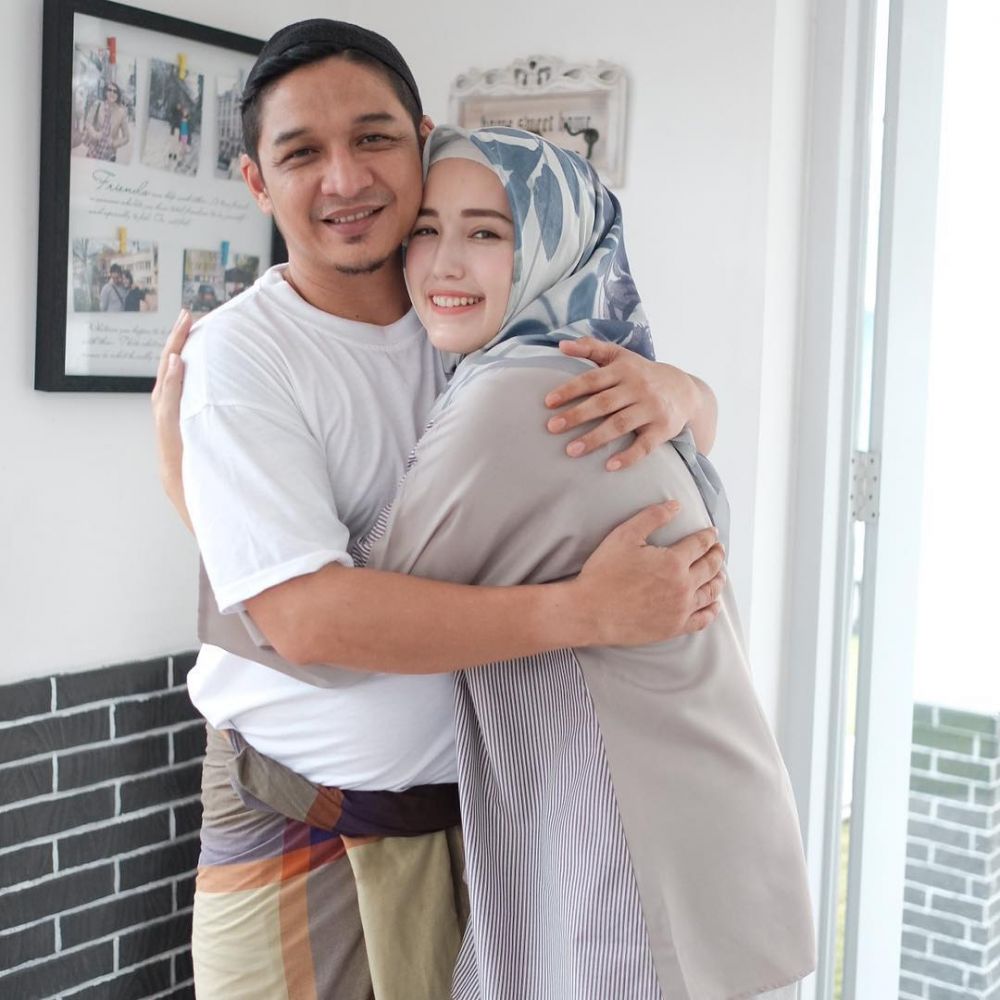 Momen mesra 9 politisi & istri ini romantisnya bak pasangan muda