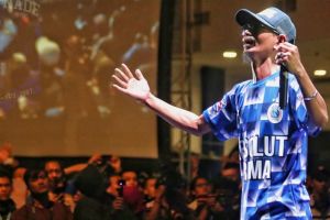 Dihukum Komdis PSSI, ini 8 momen nostalgia Yuli Sumpil pimpin Aremania