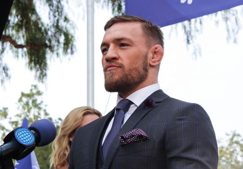 10 Gaya Conor McGregor di luar arena laga, punya selera fashion 