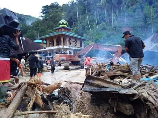 10 potret terkini banjir Mandailing Natal, 17 orang meninggal