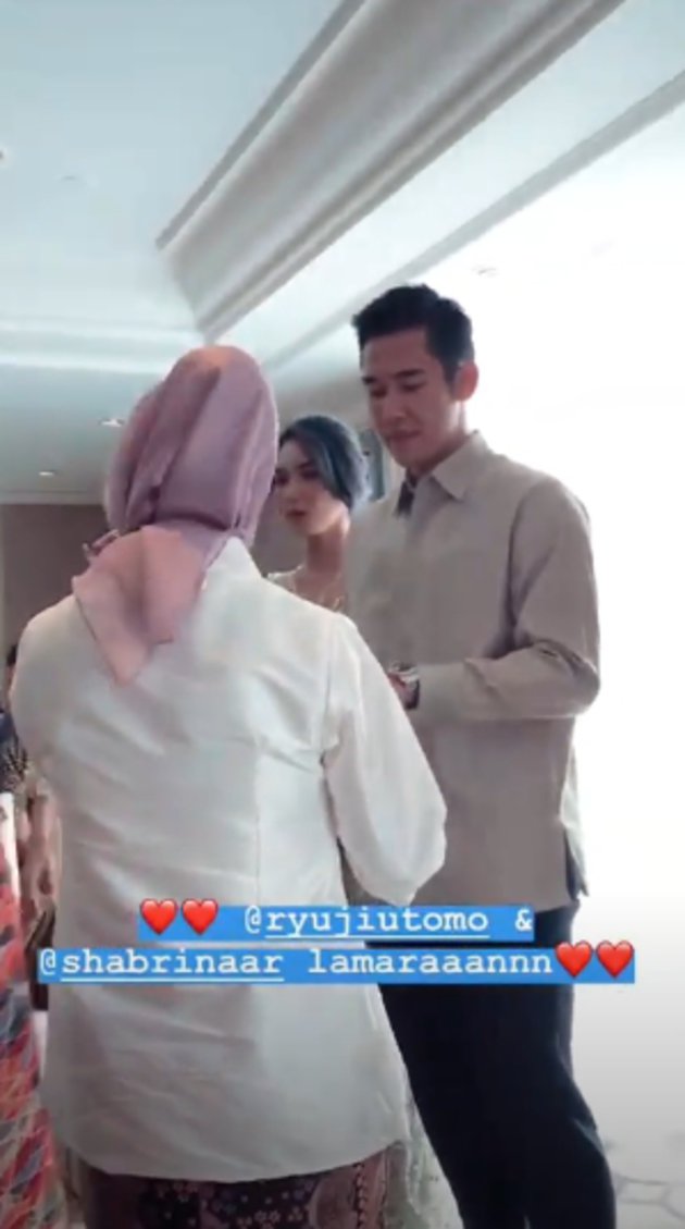 7 Potret romantis acara tunangan Ryuji Utomo dan Shabrina Ayu