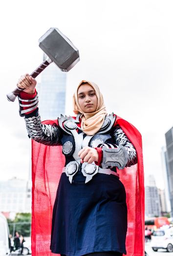 10 Cosplayer berhijab ini nyentrik abis, bikin geleng-geleng kepala