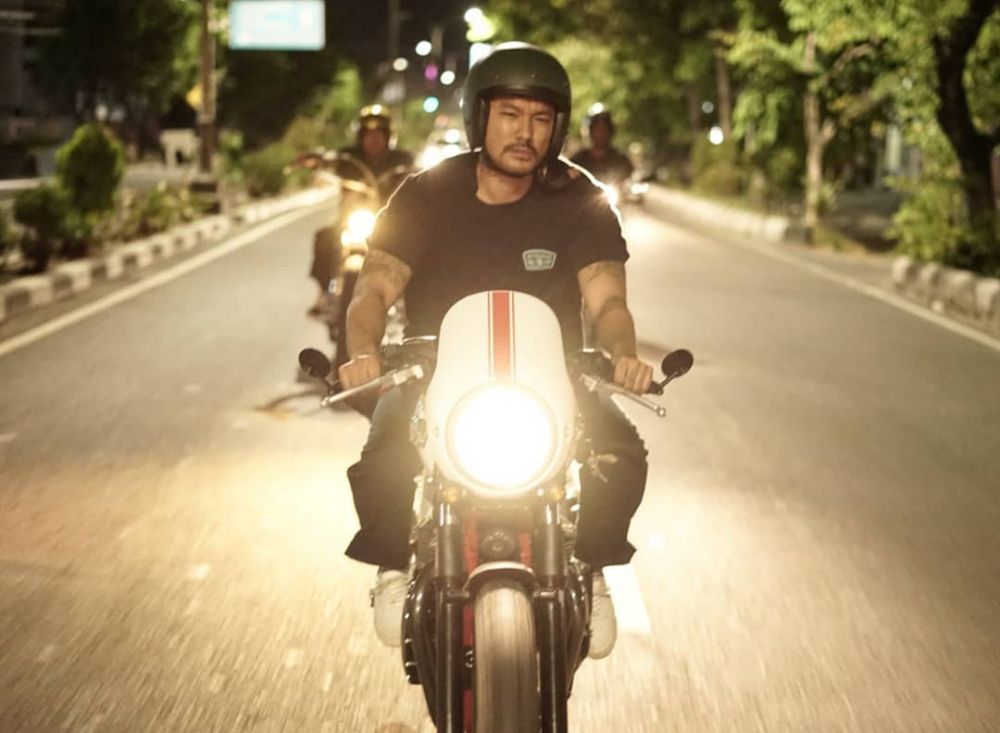 Jadi hot papa, ini 5 koleksi motor gede Rio Dewanto