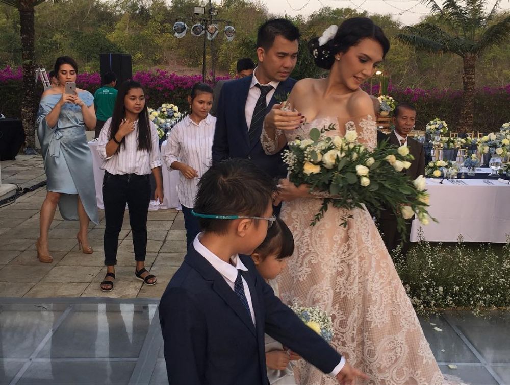 7 Momen pernikahan Alexa Key, tampil menawan dengan makeup natural