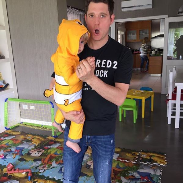 7 Potret kebersamaan Michael Buble dan sang anak yang idap kanker hati