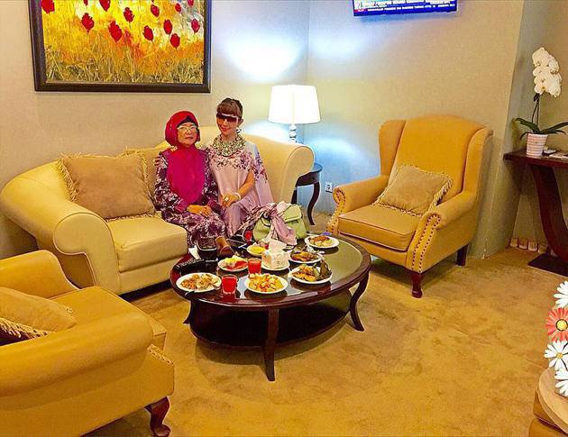 7 Curhat Roro Fitria tentang sosok ibunya ini bikin kamu ikut terharu