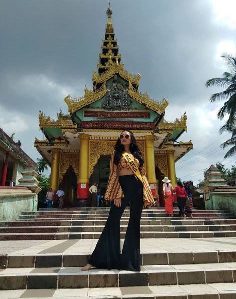 Picu kontroversi, ini 8 gaya Debra Miss Grand Malaysia kenakan batik 