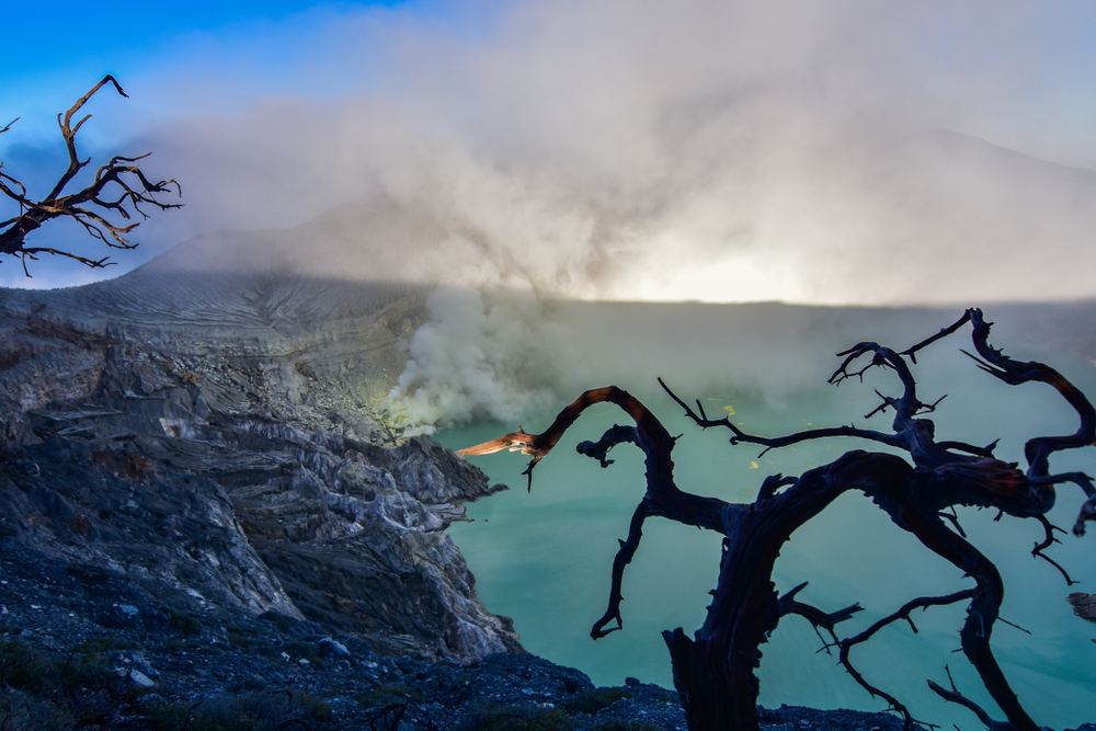 Tangkap pesona api biru di Ijen, ini 5 cara mudahnya pakai smartphone