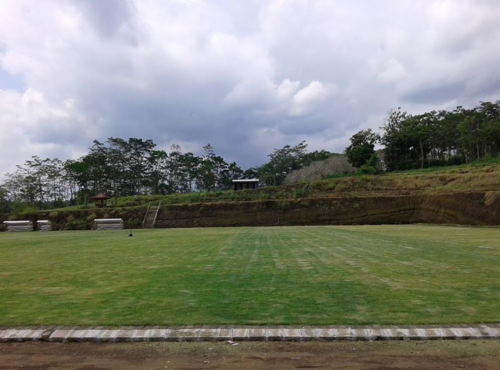 6 Lapangan bola di desa ini saingi stadion dunia, berstandar FIFA lho
