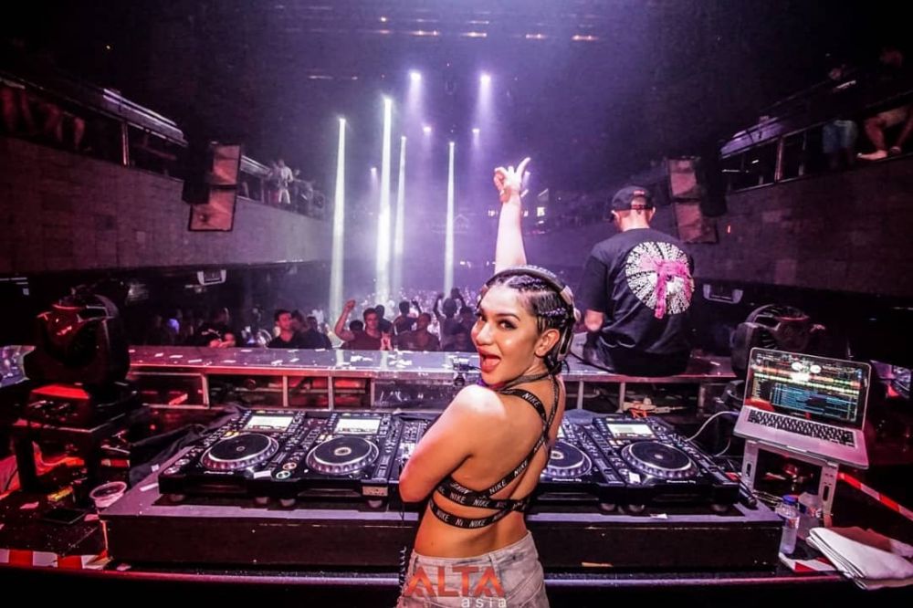 9 Foto seksi Siva Aprilia, gadis ring yang viral 'kesenggol' atlet MMA