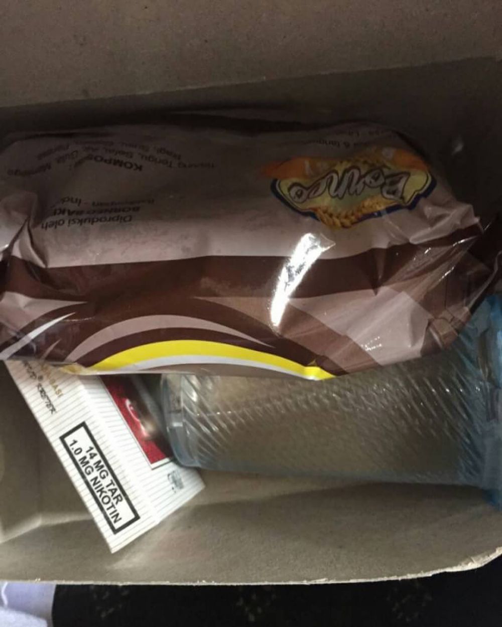 Isi 7 kardus snack nyeleneh ala orang Indonesia, bikin ketawa bingung