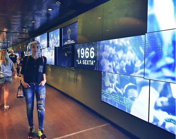 10 Gaya traveling Steffy Burase, model di pusaran rasuah Gubernur Aceh