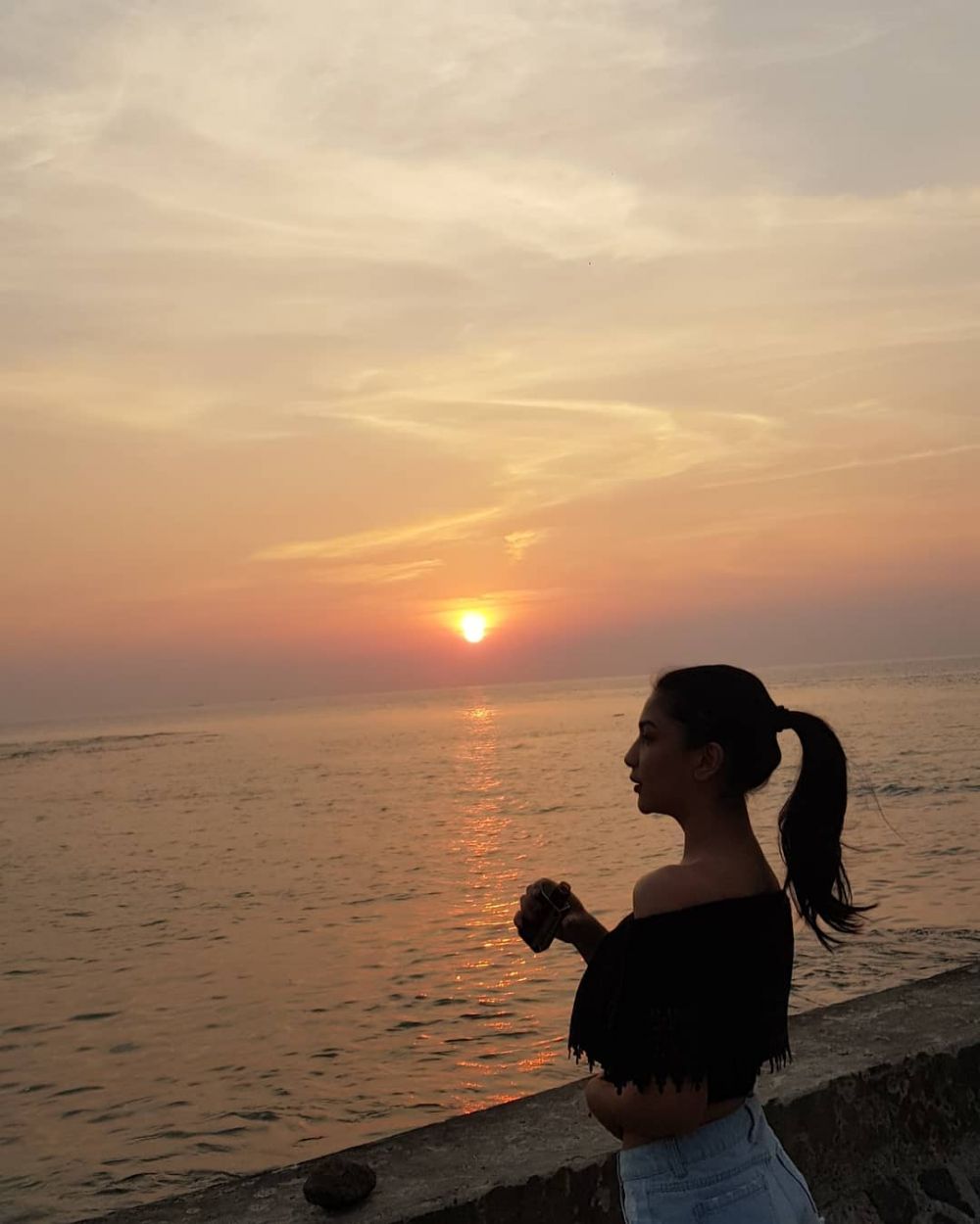 10 Momen santai Siva Aprilia di sela kesibukan, auranya tetap seksi