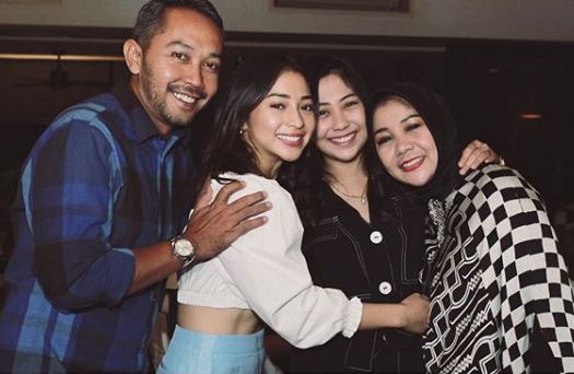5 Potret Nikita Willy di ulang tahun adiknya, perutnya curi perhatian