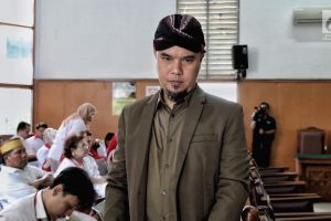 Tak hanya Ahmad Dhani, 4 seleb ini jadi tersangka pencemaran nama baik