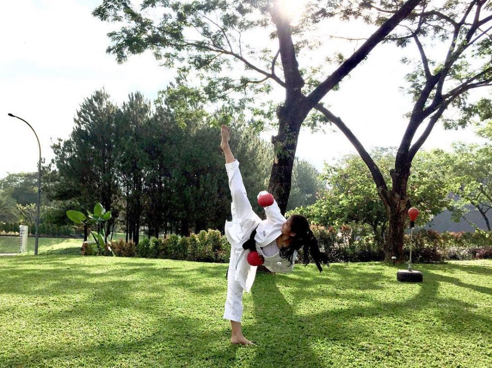 12 Gaya keseharian Claresta Taufan, atlet karate yang jadi presenter