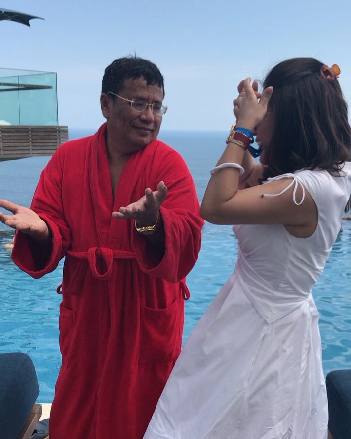 7 Gaya stylist Nurbaeny, asisten Hotman Paris digaji 20 juta per bulan