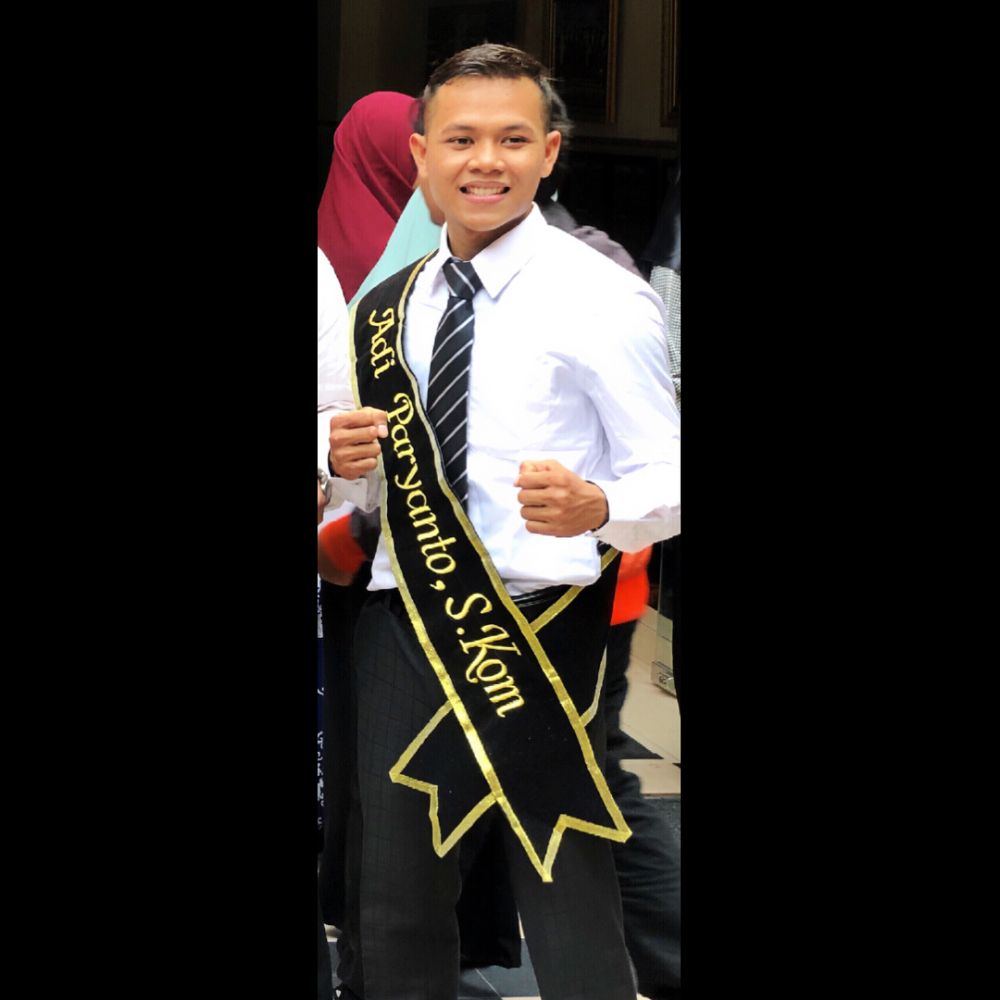 8 Gaya kece Adi Paryanto, petarung MMA yang 'senggol' Siva Aprilia