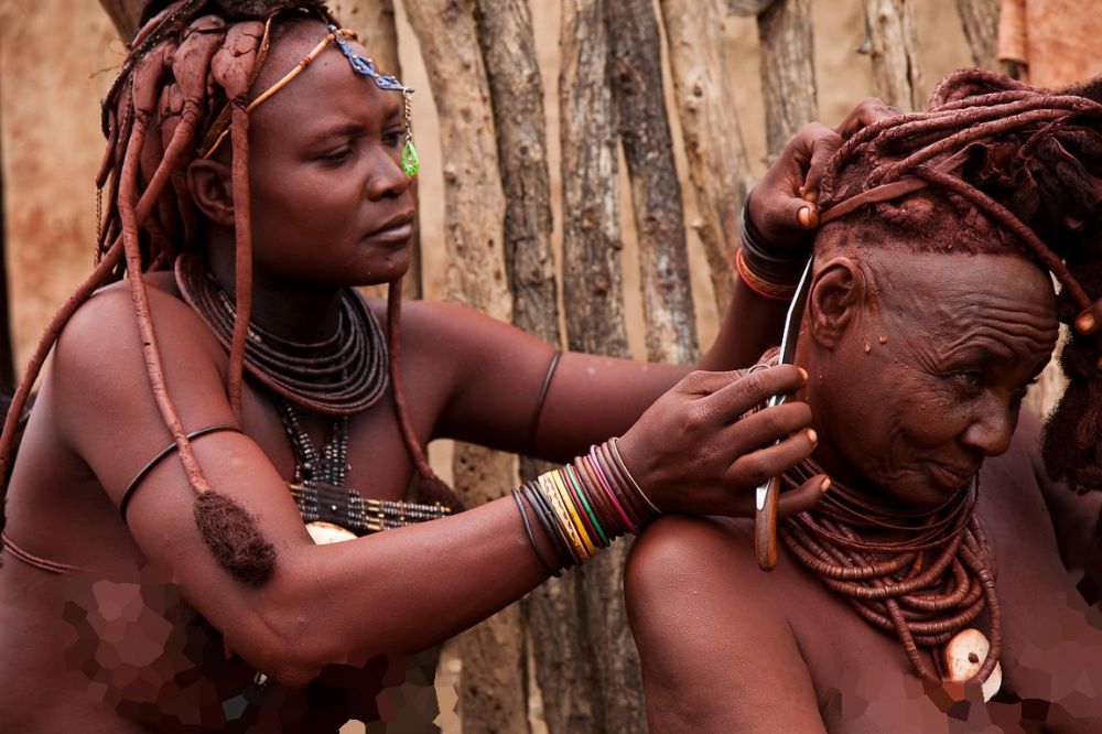 Ritual kecantikan wanita di suku ini tak pernah mandi pakai air