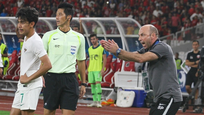 Aksinya kontroversial, ini momen pelatih Qatar U-19 'diusir' wasit