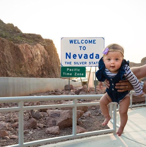 Bayi 5 bulan ini jelajahi 50 negara, 10 potretnya bikin kagum