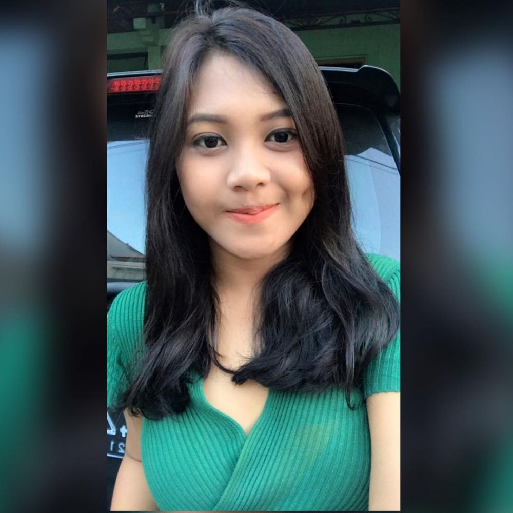 10 Pesona Karin, guru cantik asal Bali yang bikin murid lupa berkedip