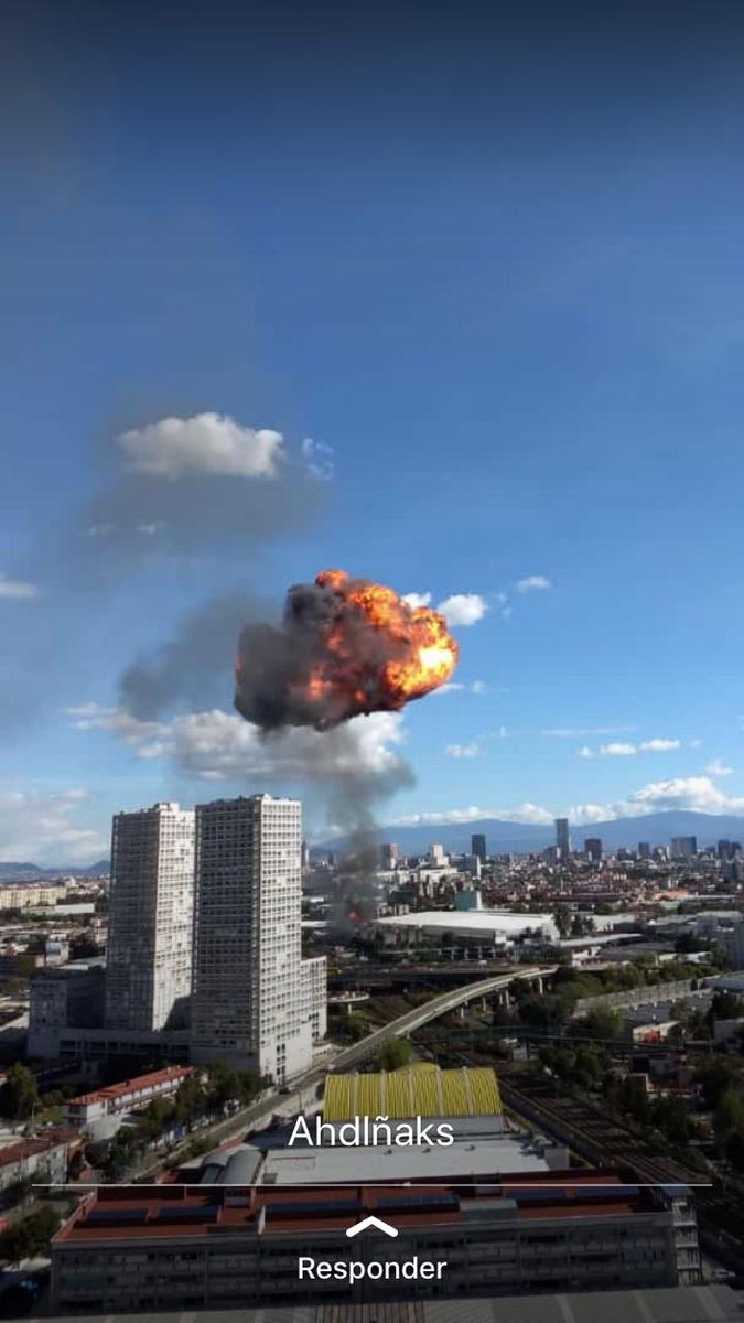 7 Foto mencengangkan pabrik alkohol meledak, bola api terbang ke udara