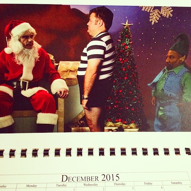 Pria ini bikin kalender bergambar dirinya, 9 penampakannya kocak