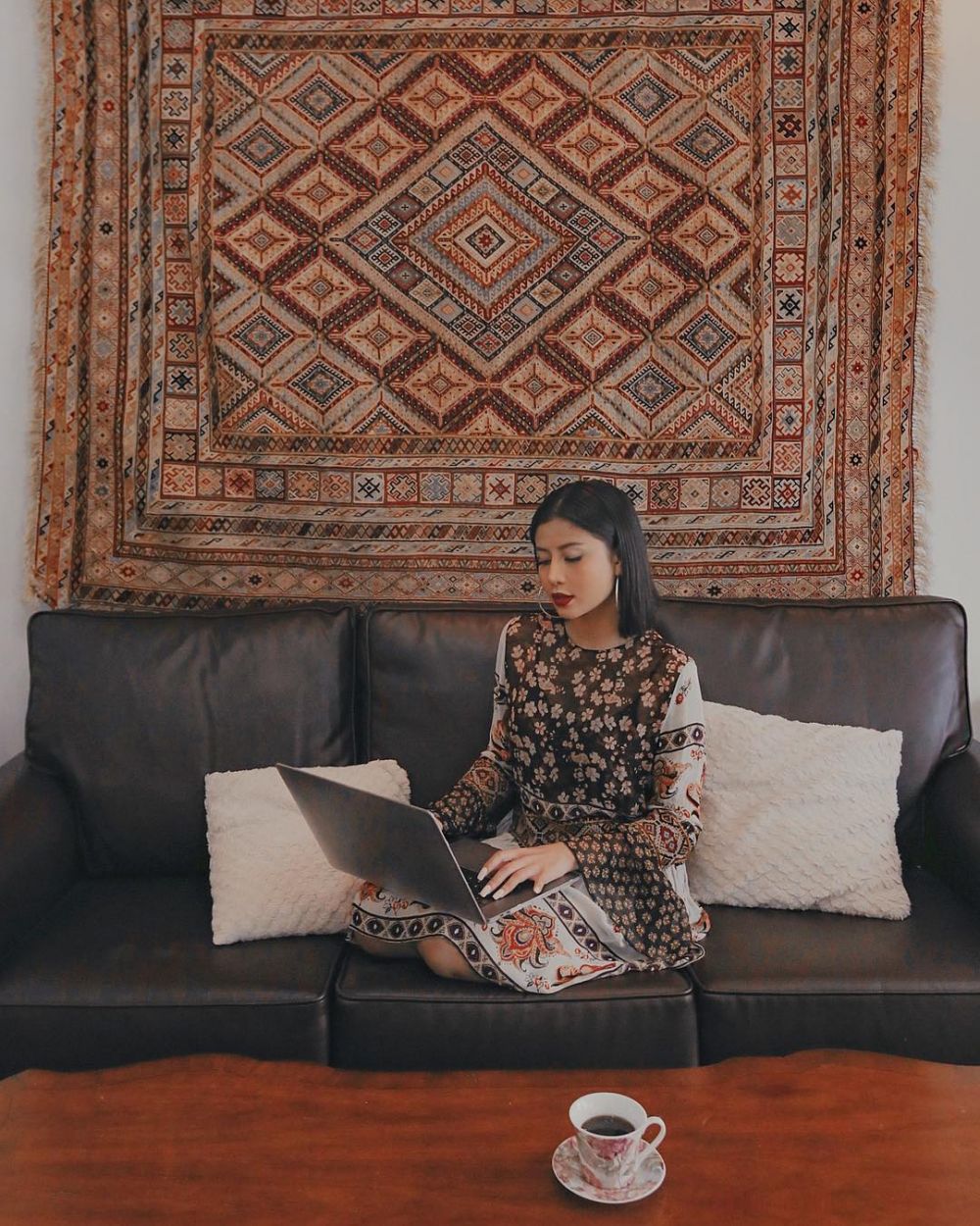 Dikenal gayanya yang glamor, ini 6 masa sulit yang dialami Awkarin